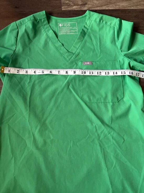 Figs Green Scrub Set with Pink Drawstring - Picture 4 of 8